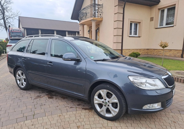 Skoda Octavia cena 29900 przebieg: 185000, rok produkcji 2011 z Wolbrom małe 232